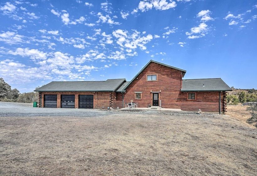 Theater + Scenic Views: Valley Springs Cabin!