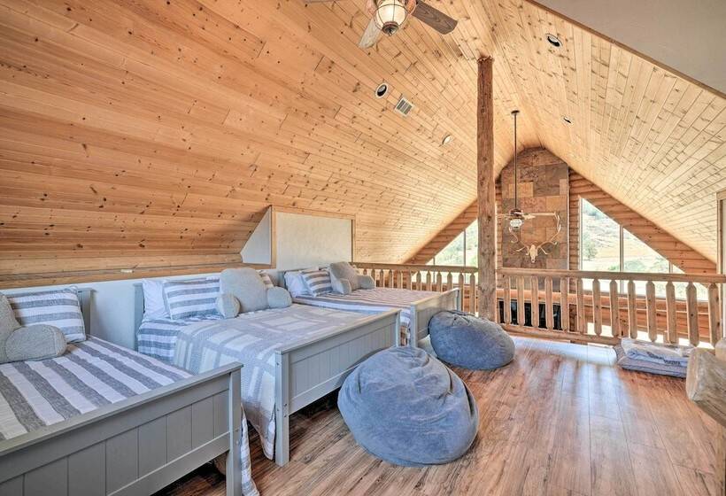 Theater + Scenic Views: Valley Springs Cabin!