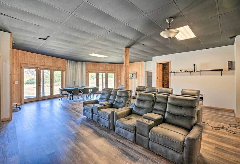 Theater + Scenic Views: Valley Springs Cabin!