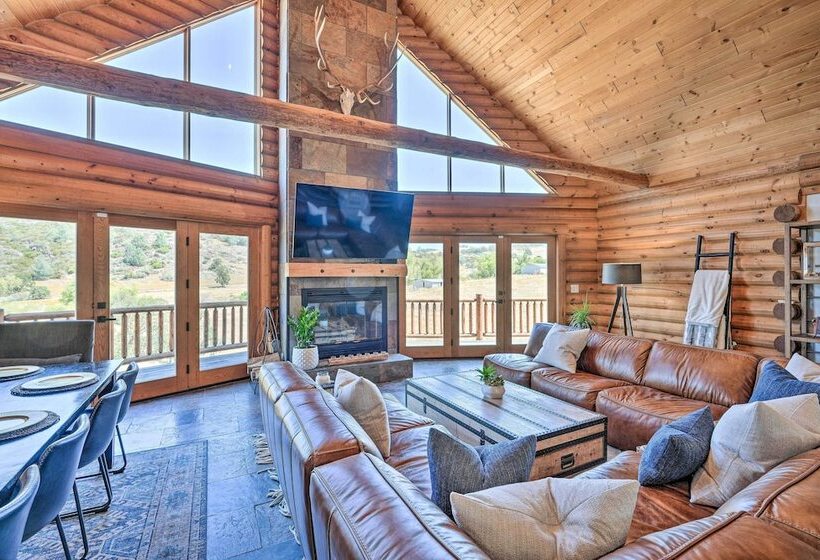 Theater + Scenic Views: Valley Springs Cabin!