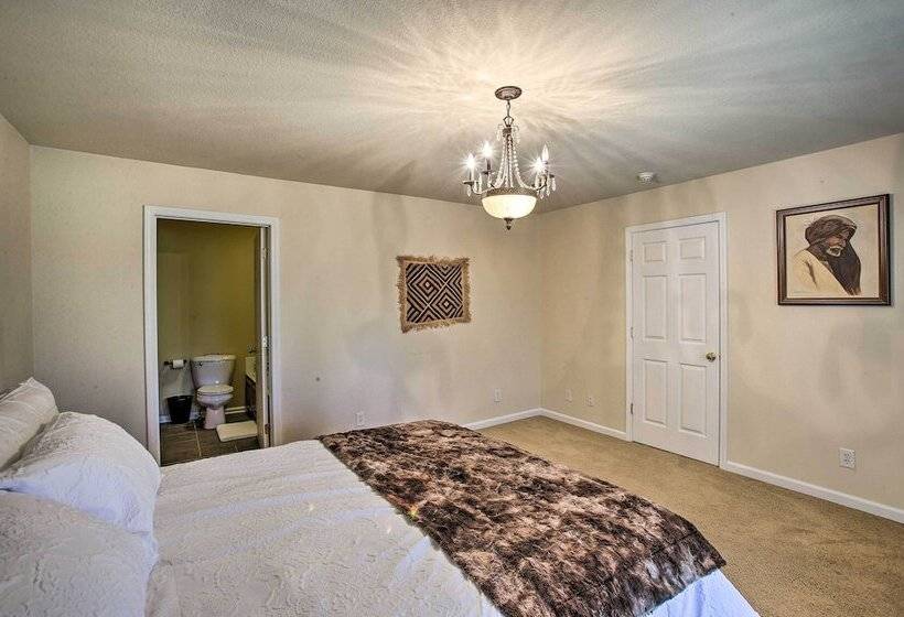 Luxury Scottsville Retreat On 10 Acres!