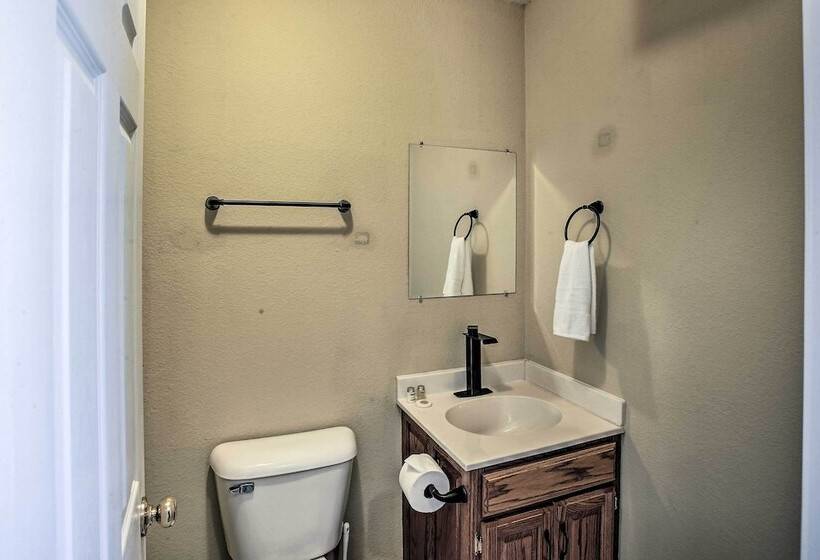 Luxury Scottsville Retreat On 10 Acres!