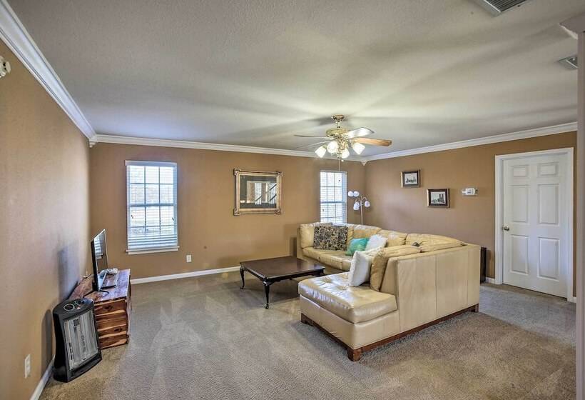 Luxury Scottsville Retreat On 10 Acres!