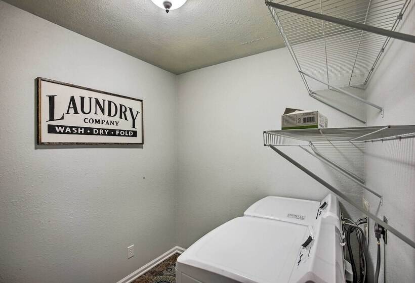 Luxury Scottsville Retreat On 10 Acres!