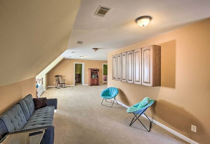 Luxury Scottsville Retreat On 10 Acres!