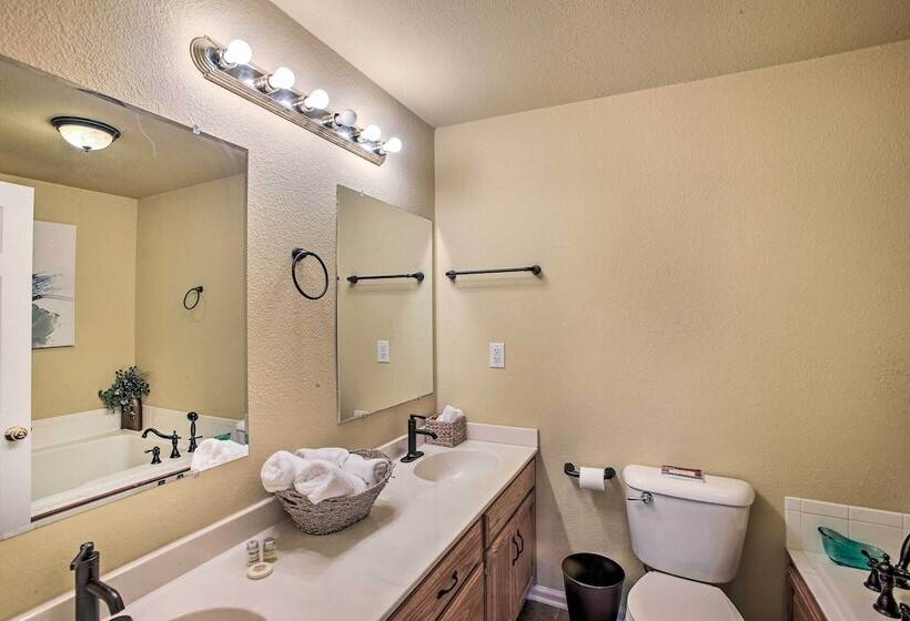 Luxury Scottsville Retreat On 10 Acres!