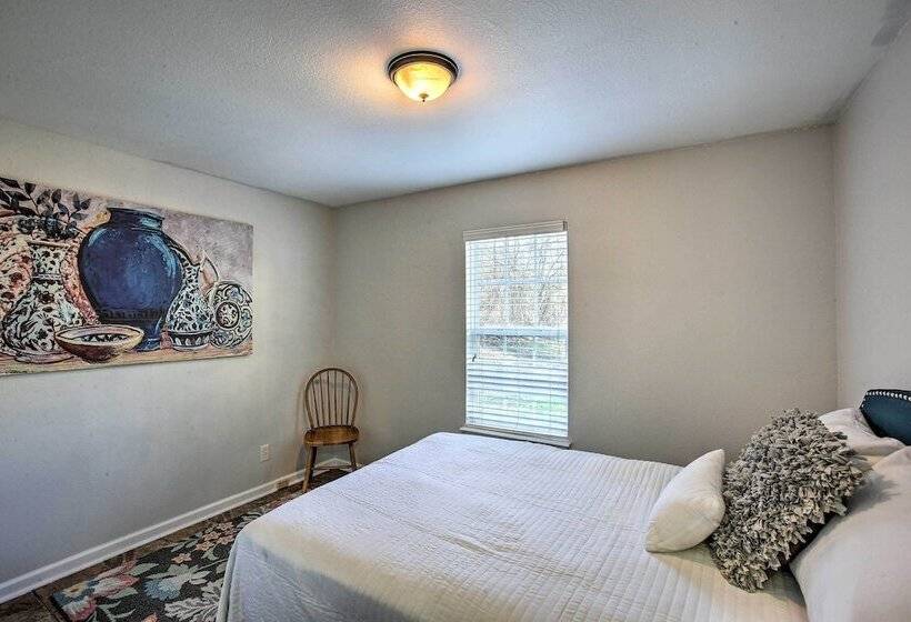 Luxury Scottsville Retreat On 10 Acres!