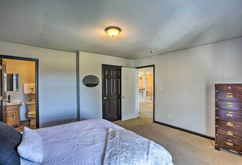 Luxury Scottsville Retreat On 10 Acres!