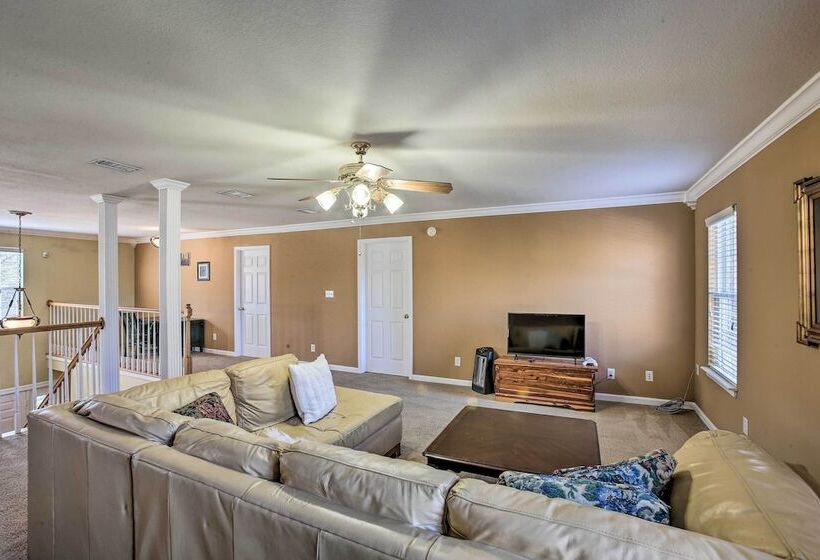 Luxury Scottsville Retreat On 10 Acres!