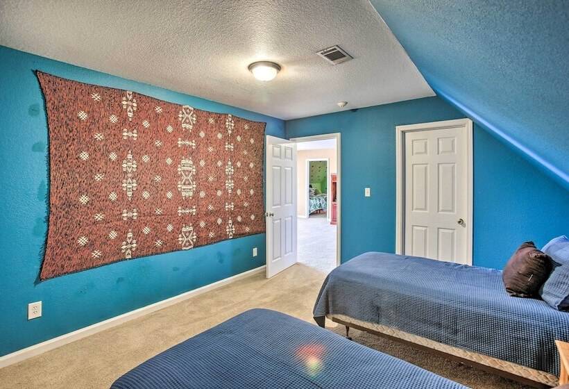 Luxury Scottsville Retreat On 10 Acres!