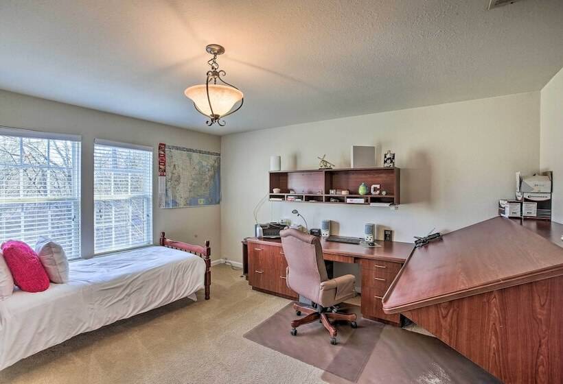 Luxury Scottsville Retreat On 10 Acres!