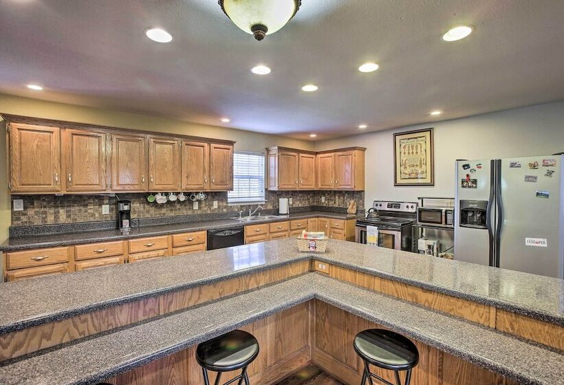 Luxury Scottsville Retreat On 10 Acres!