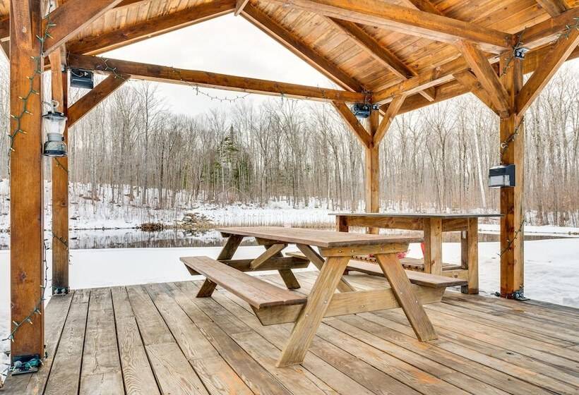 Victory Cabin W/ Hot Tub, By Skiing & Vast Trails!