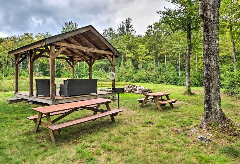 Victory Cabin W/ Hot Tub, By Skiing & Vast Trails!