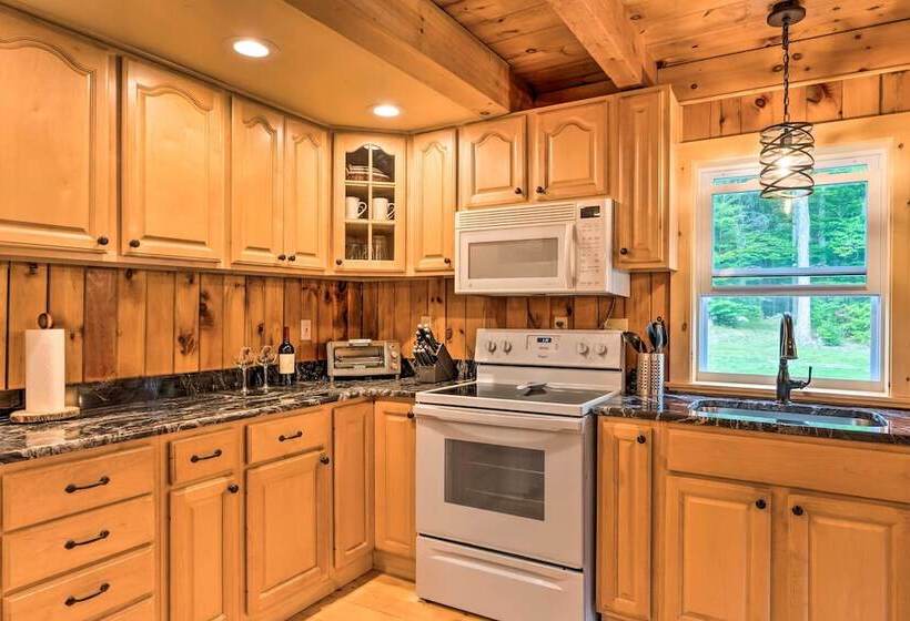 Victory Cabin W/ Hot Tub, By Skiing & Vast Trails!