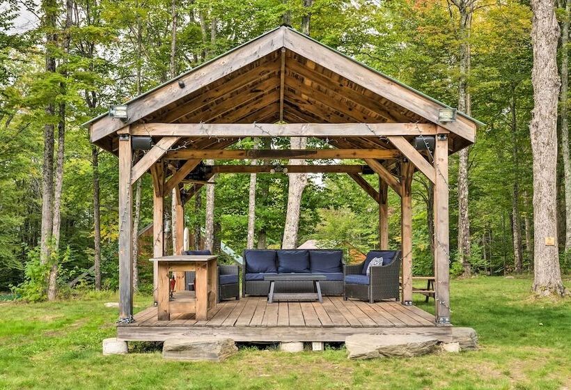 Victory Cabin W/ Hot Tub, By Skiing & Vast Trails!