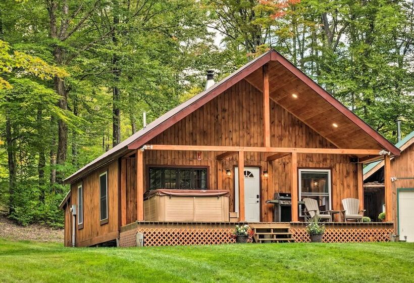 Victory Cabin W/ Hot Tub, By Skiing & Vast Trails!