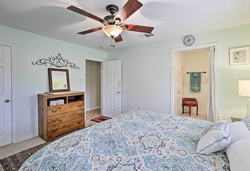 2 Mi To Lake Mcqueeny: Gem W/ Covered Patio