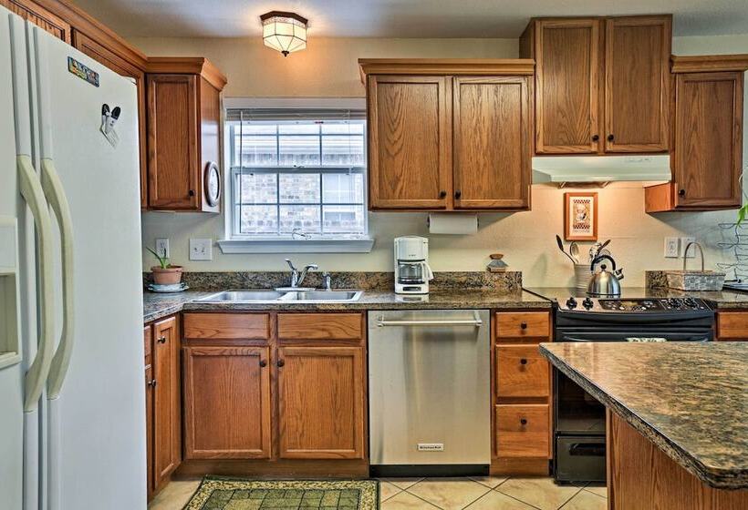 2 Mi To Lake Mcqueeny: Gem W/ Covered Patio