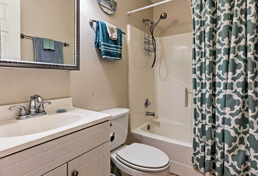 2 Mi To Lake Mcqueeny: Gem W/ Covered Patio