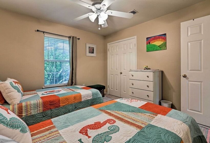 2 Mi To Lake Mcqueeny: Gem W/ Covered Patio