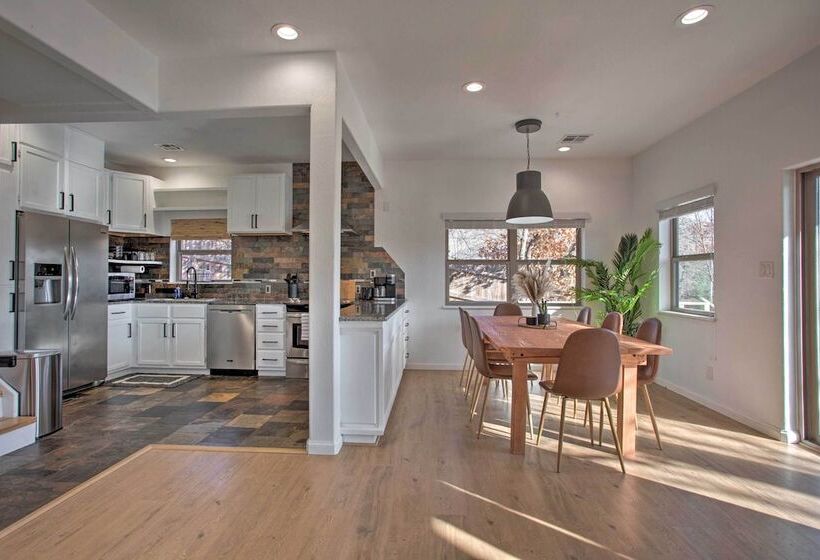 Medicine Park Cabin W/ Mountain Views!