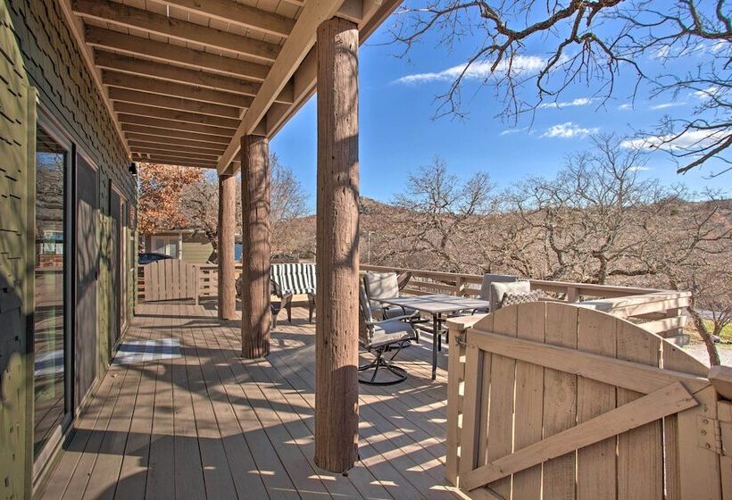 Medicine Park Cabin W/ Mountain Views!