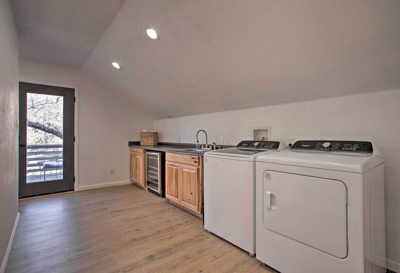 Medicine Park Cabin W/ Mountain Views!