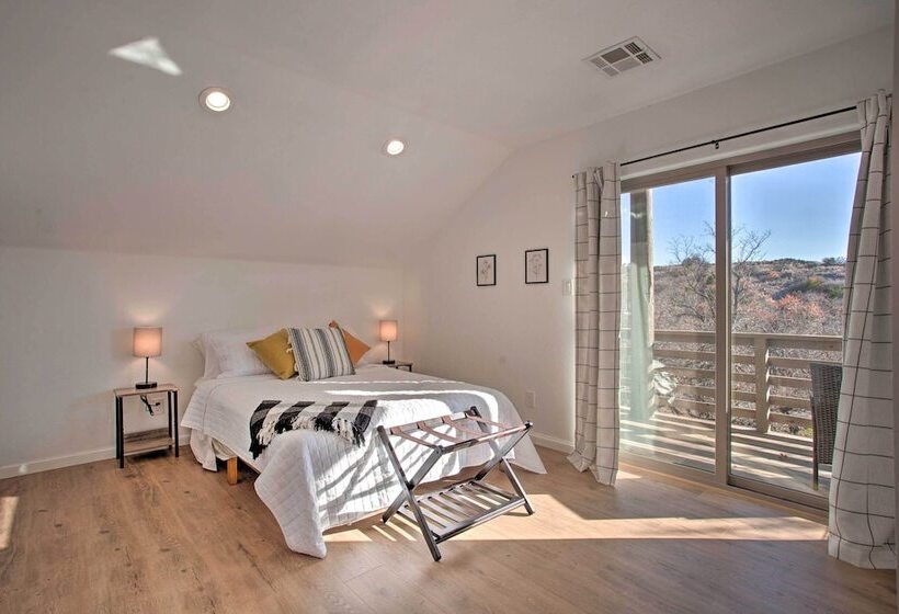 Medicine Park Cabin W/ Mountain Views!