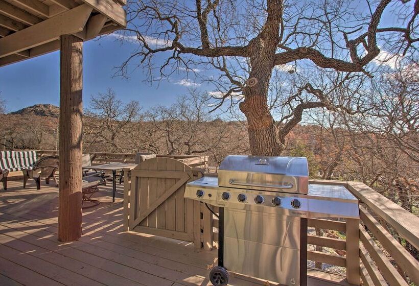 Medicine Park Cabin W/ Mountain Views!