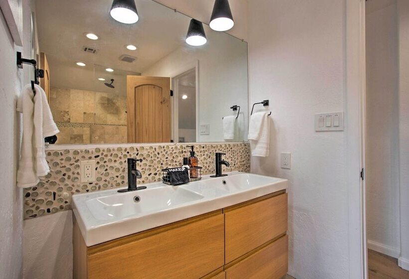 Medicine Park Cabin W/ Mountain Views!