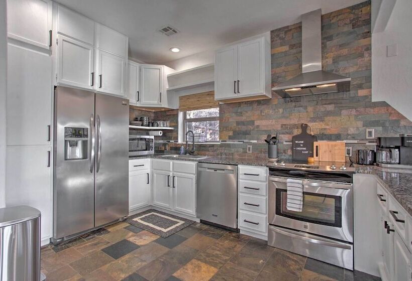 Medicine Park Cabin W/ Mountain Views!