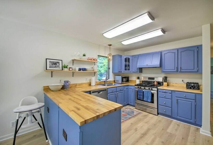 Modern Eckerty Home W/ Deck On Patoka Lake!