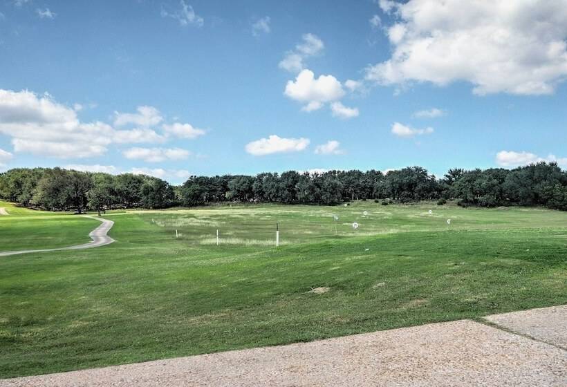 Modern Lago Vista Home W/ Pool & Lake Access!