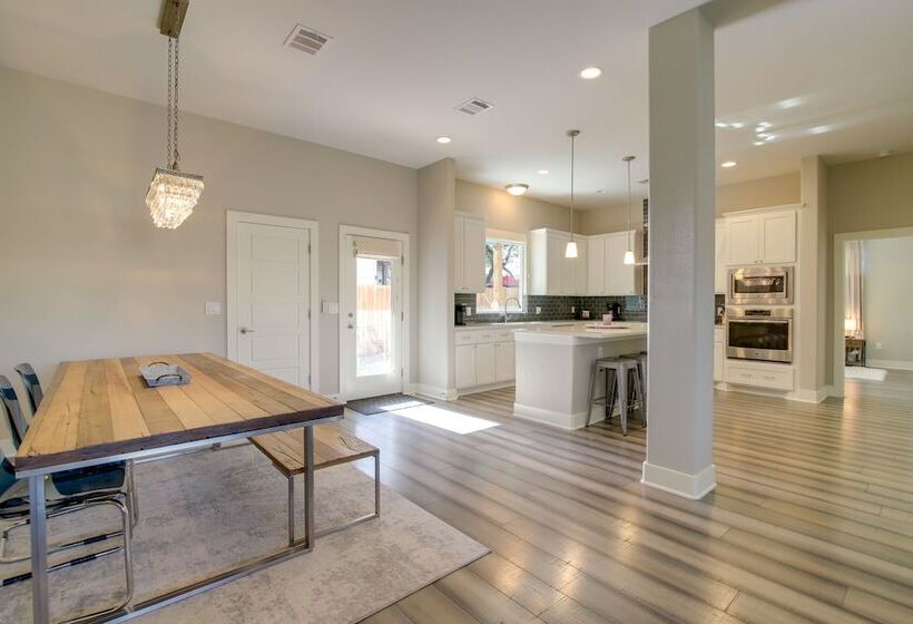 Modern Lago Vista Home W/ Pool & Lake Access!