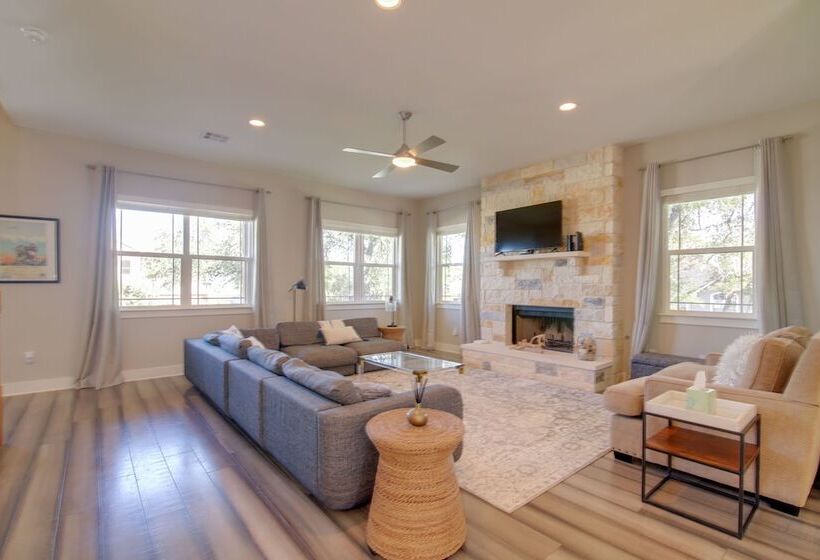 Modern Lago Vista Home W/ Pool & Lake Access!