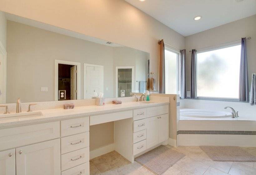 Modern Lago Vista Home W/ Pool & Lake Access!