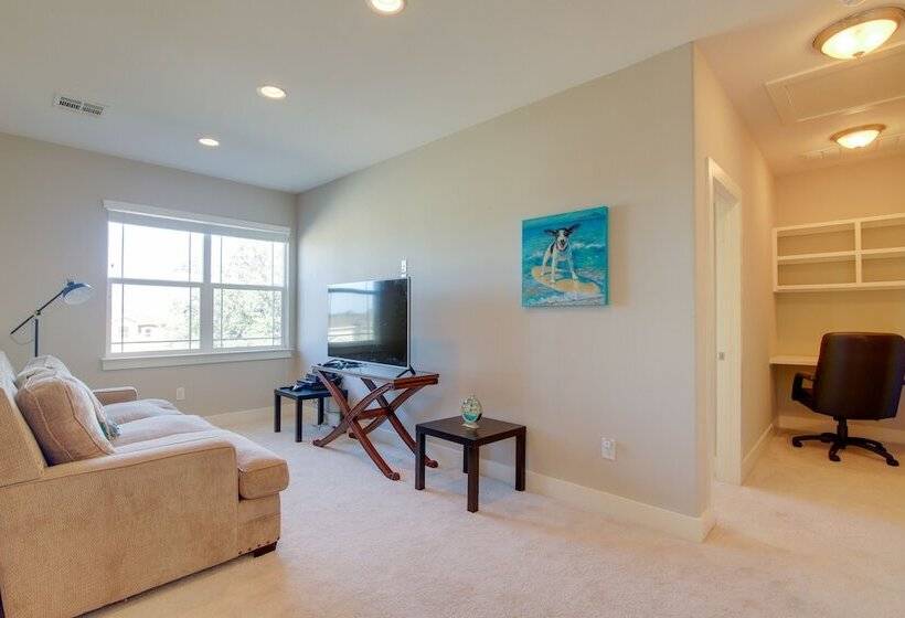 Modern Lago Vista Home W/ Pool & Lake Access!