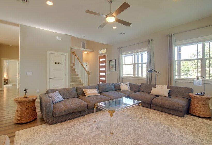 Modern Lago Vista Home W/ Pool & Lake Access!