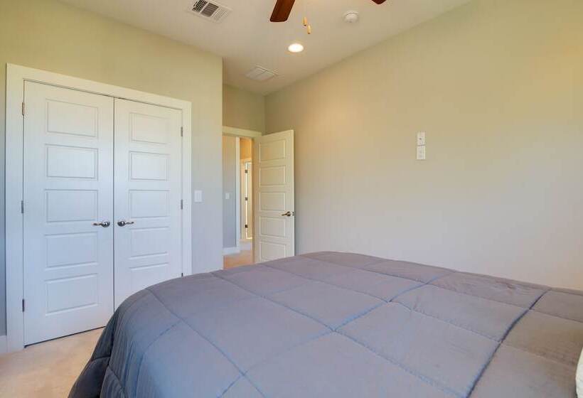 Modern Lago Vista Home W/ Pool & Lake Access!