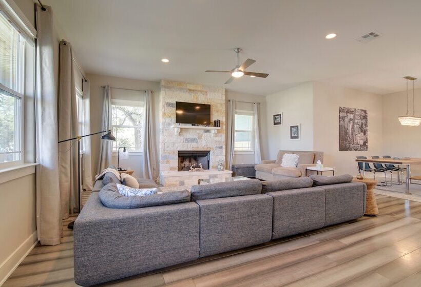 Modern Lago Vista Home W/ Pool & Lake Access!