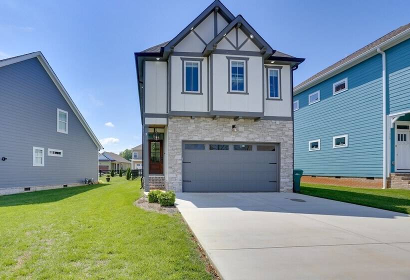 Modern Luxury Retreat: Walk To Tims Ford Lake!