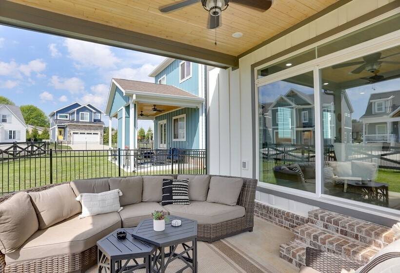 Modern Luxury Retreat: Walk To Tims Ford Lake!