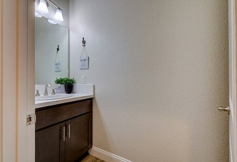 Modern Murphys Vacation Home Near Downtown!