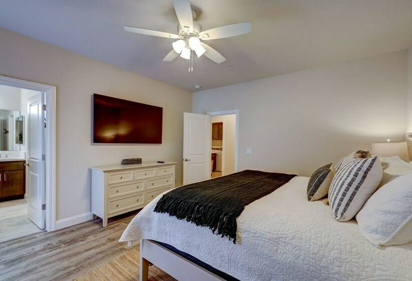 Modern Murphys Vacation Home Near Downtown!