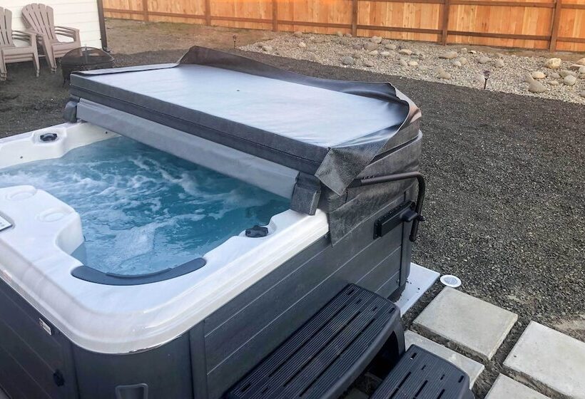 Modern Ocean Shores Home, 2 Mi To Beach!