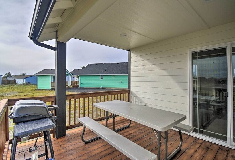 Modern Ocean Shores Home, 2 Mi To Beach!