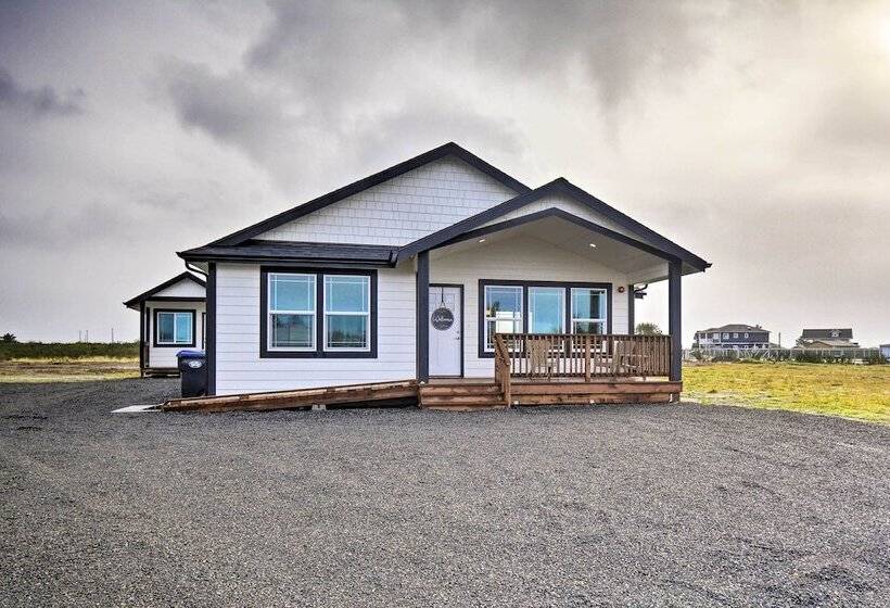 Modern Ocean Shores Home, 2 Mi To Beach!