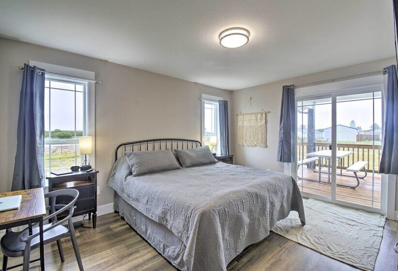 Modern Ocean Shores Home, 2 Mi To Beach!