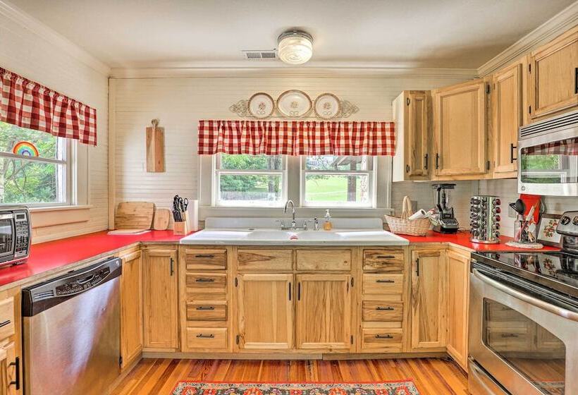 Momma Rhodes  Rustic Blue Ridge Cabin On 4 Acres